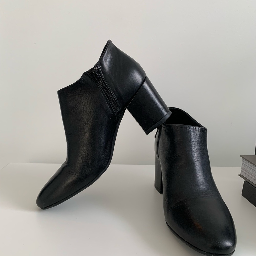 Elegant Leather Black Ankle Boots | Made in Italy | size 39